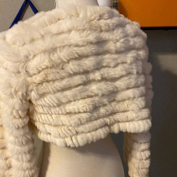 NEW* BCBG MAXAZRIA Rabbit Fur Knit Bolero Shrug Ivory Color Size S - Picture 2 of 5